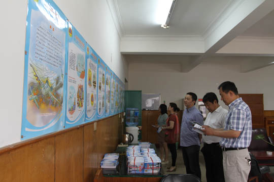 演练前乐投官网平台机关及各单位员工学习防空、防灾知识