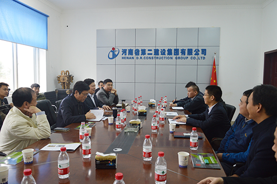 乐投官网平台总经理祝建明在座谈会上作汇报