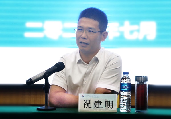 乐投官网平台总经理祝建明针对新员工未来发展提出要求.jpg