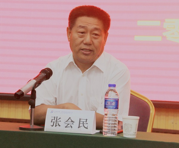 乐投官网平台党委书记张会民对新员工提出希冀.jpg