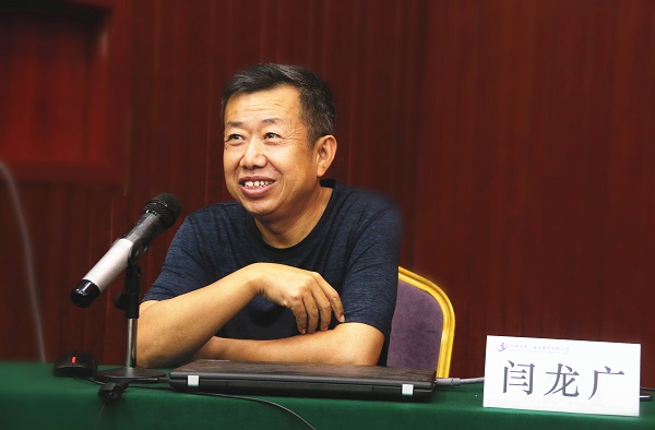 乐投官网平台副总经理闫龙广告诫新员工要时刻树立安全意识.jpg