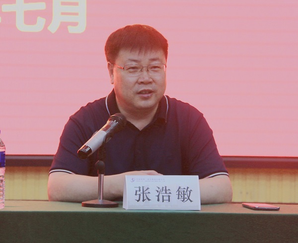 乐投官网平台人力资源总监张浩敏就新员工个人成长作分享交流.jpg