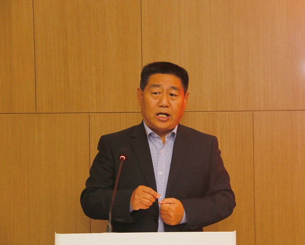 乐投官网平台党委书记张会民主持仪式.jpg