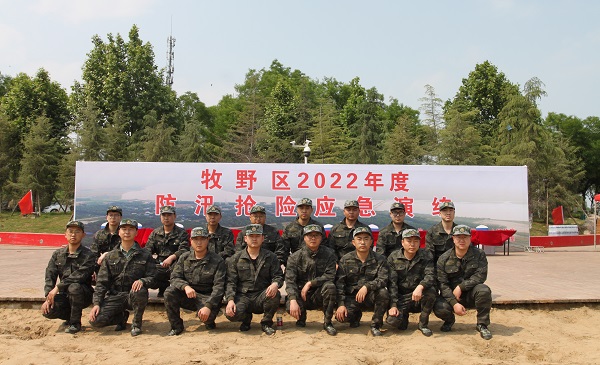 乐投官网平台民兵合影.JPG
