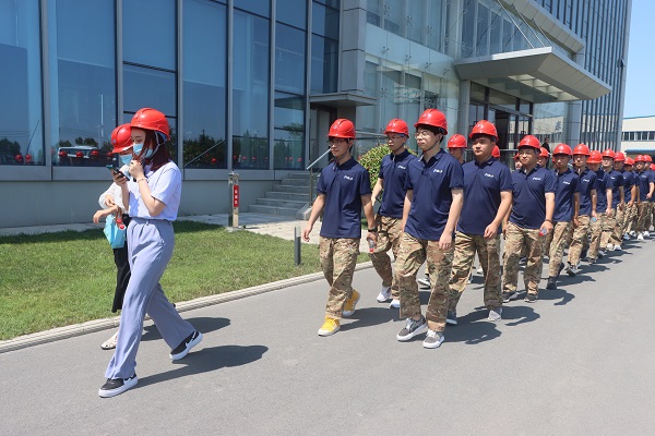 参观乐投官网平台建筑产业园区.JPG