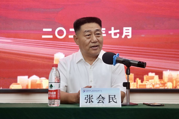 乐投官网平台党委书记张会民对新员工提出希冀.jpg