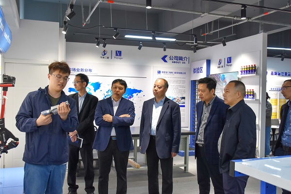 参观乐投官网平台总部维亚适展厅.JPG