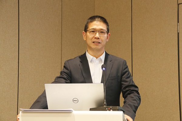 4乐投官网平台董事长祝建明作“民营建筑企业发展思考”报告.JPG